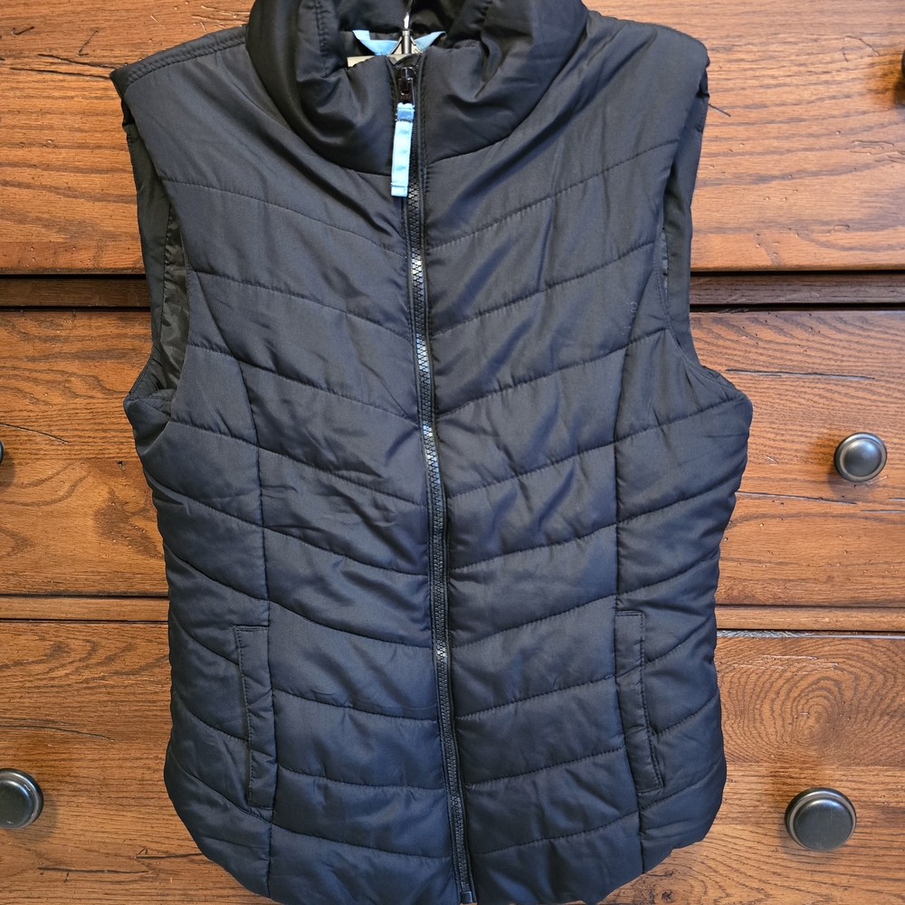 Aeropostal Women's Black Quilted Vest